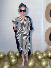 Load image into Gallery viewer, graphic kaftan