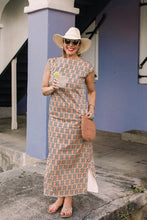 Load image into Gallery viewer, Sherry Baby Sheath in Toffee Geo