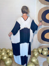 Load image into Gallery viewer, back of kaftan