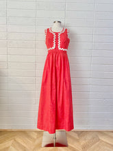 Load image into Gallery viewer, Vintage Red Woven Maxi Dress with Lace Trim - Size 4