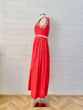 Load image into Gallery viewer, Vintage Red Woven Maxi Dress with Lace Trim - Size 4