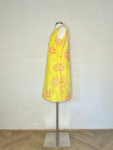 Load image into Gallery viewer, Vintage Vested Gentress Yellow Sun Print Islands Dress - Size 6