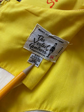 Load image into Gallery viewer, Vintage Vested Gentress Yellow Sun Print Islands Dress - Size 6