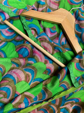 Load image into Gallery viewer, Vintage Groovy Printed Short Sleeve Sheath Dress - Size 4/6