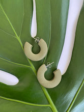 Load image into Gallery viewer, handmade earrings