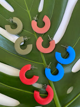 Load image into Gallery viewer, minimal hoop earrings