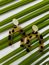 Load image into Gallery viewer, tortoise earrings