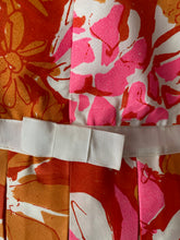 Load image into Gallery viewer, Vintage Bright Pink and Orange Floral Pleated Hem Sheath Dress - Size 6