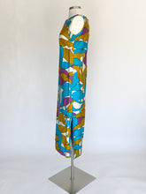 Load image into Gallery viewer, Seath dress body type with side slit