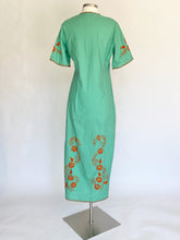 Load image into Gallery viewer, zip front house dress in green