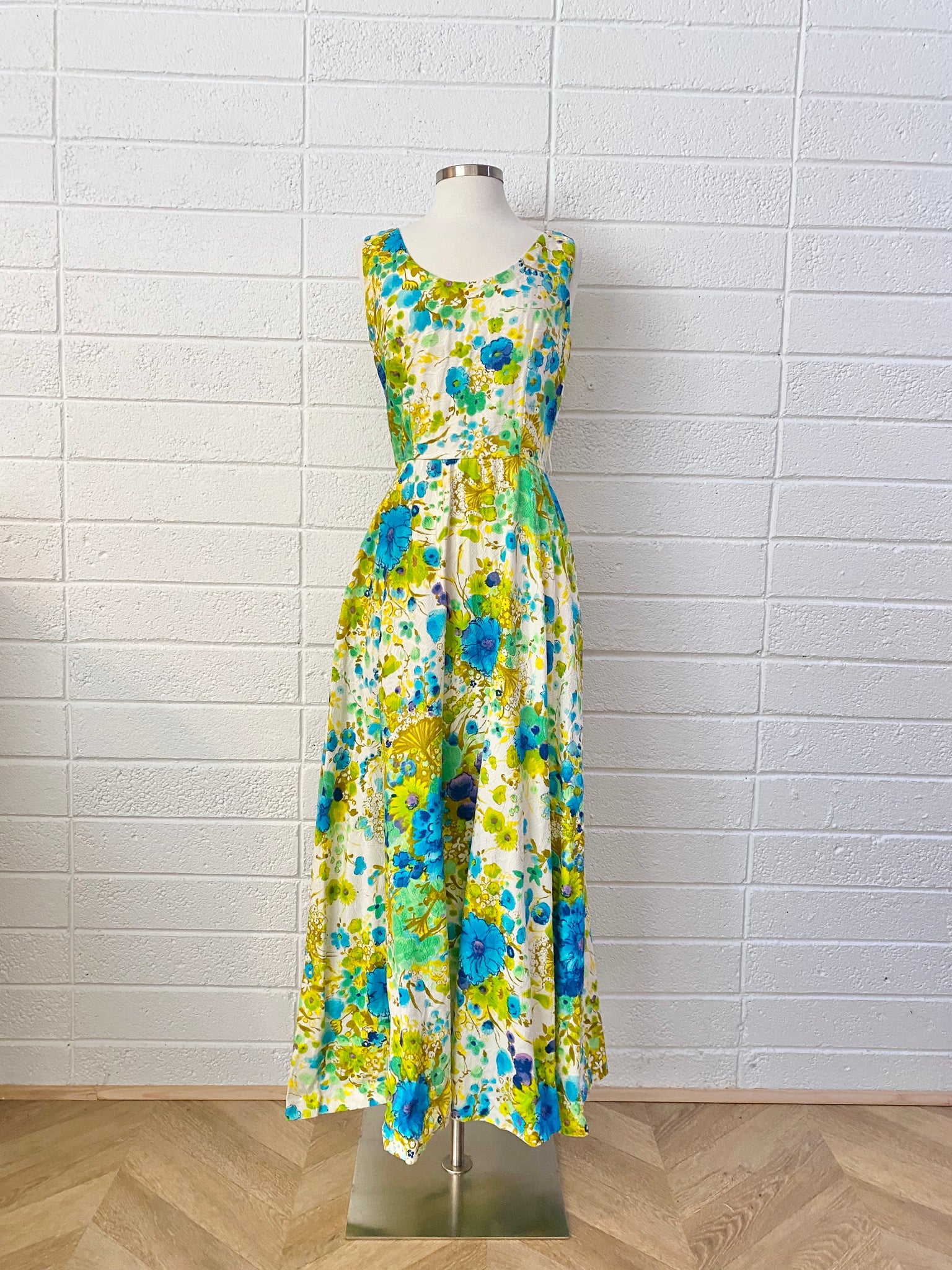 Vintage Fit and Flare Floral Maxi Dress - Size 4 Vintage Fit and Flare Floral Maxi Dress - Size 4