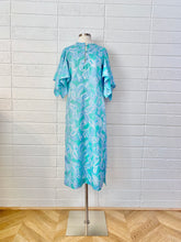 Load image into Gallery viewer, Vintage Flutter Sleeve Paisley Kaftan - Size 2/4
