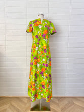 Load image into Gallery viewer, Vintage Short Sleeve Botton Front Green Maxi Dress - Size 4
