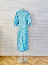 Load image into Gallery viewer, Vintage Flutter Sleeve Paisley Kaftan - Size 2/4
