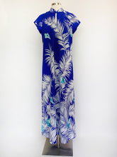 Load image into Gallery viewer, Maxi Collar dress in blue with pal and shell print
