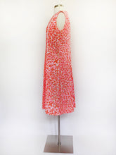 Load image into Gallery viewer, Sleevess pink and red shift dress
