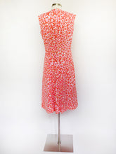 Load image into Gallery viewer, Cap sleeve shift dress with pink and red floral print
