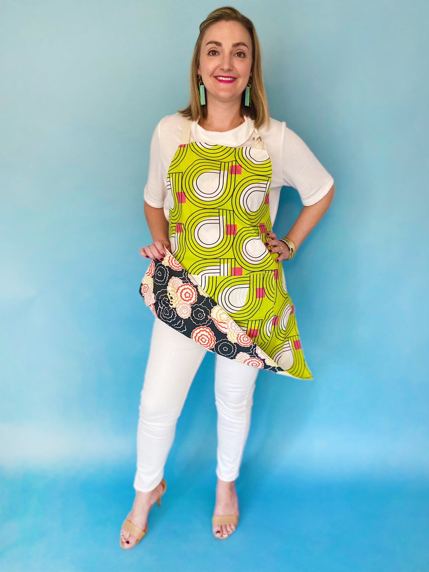 Reversible Apron Wavy Floral and Retro Lime Droplet Prints